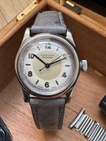 Rolex - Oyster Raleigh ivory Tropical Dial - 4220 - Unisex, Nieuw