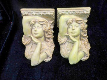 2 Fraaie Art Nouveau-Wandconsoles - Sculptuur van vrouw met, Antiek en Kunst