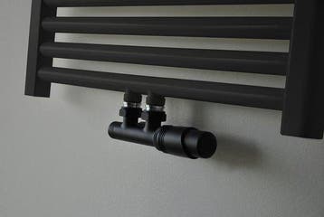 Radiator Onderblok Wiesbaden Haaks Rechts Mat Zwart (Voor, Doe-het-zelf en Verbouw, Ophalen of Verzenden, Nieuw, Bad