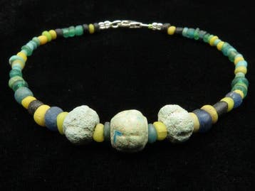 Oud-Romeins Armband gemaakt van glazen kralen en