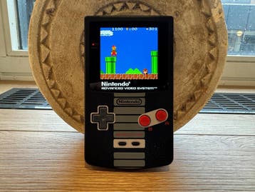 Gameboy Color IPS Backlight Limited Mario NES Edition, Ophalen of Verzenden, Zo goed als nieuw