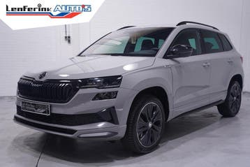 Skoda Karoq 1.5 TSI ACT Sportline NAP Camera Trekhaak Apple, Auto's, Stof, Gebruikt, Handgeschakeld, SUV of Terreinwagen