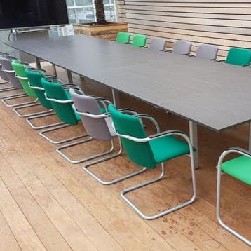 (MDK-105302) Ahrend Mehes vergadertafel met nieuw blad, Ophalen of Verzenden, Gebruikt