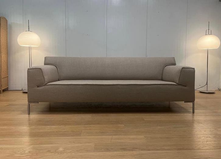 NIEUW Gestoffeerde Design on Stock Bloq 3-Zits beige, Huis en Inrichting, Banken | Bankstellen, 200 tot 250 cm, 75 tot 100 cm