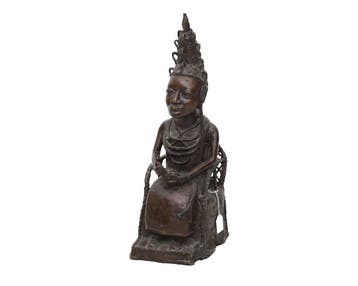Een bronzen beeld van een heerseres, Benin, 20e eeuw