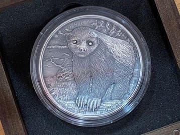 Niue. 2 Dollars 2015 - Honey Badger mit Zirkonen - 2 Oz with