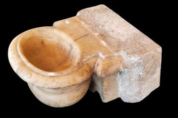 Barok Wijwatervat - 1750-1800 - Calcareus alabaster uit