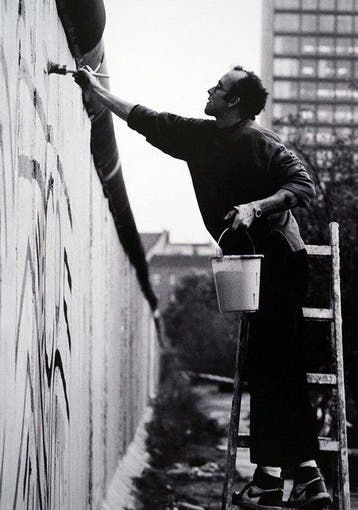Vladimir Sichov (1945) - Keith Haring sur le mur de Berlin