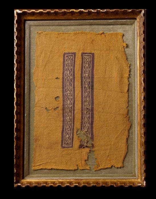 Oude Egypte, Koptisch textielfragment. In een lijst, Verzamelen, Mineralen en Fossielen