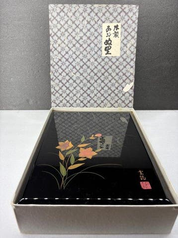 Doos - Gouden Kikyo (Klokjesbloem) Maki-e-decoratie door