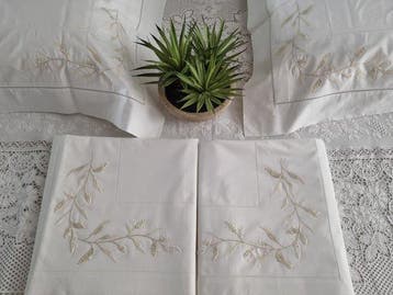 Set Lenzuola ricamate in puro cotone percalle Ricamo in