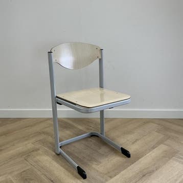 Vanerum schoolstoel (blauwe stip) zithoogte 46 cm, Huis en Inrichting, Stoelen, Ophalen of Verzenden, Gebruikt, Hout, Eén