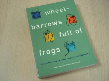 Leeuwis, C.  Pyburn, R. - Wheelbarrows full of frogs - So..., Verzenden, Nieuw