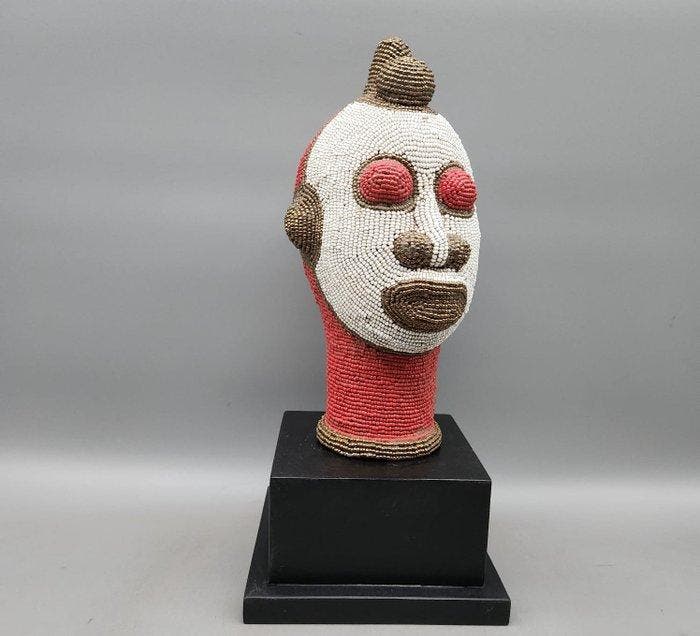 Magnifique Tete perlée - sculptuur - Bamileke - Kameroen, Antiek en Kunst, Kunst | Niet-Westerse kunst