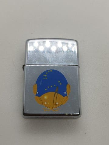 Zippo - Zippo con acabado Brushed Chrome y un diseño, Verzamelen, Nieuw