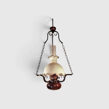 Elegante oude hanglamp met grote schoorsteenglaskap en