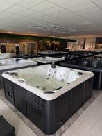 Luxe Jacuzzi / Spa 5-Persoons – Plug & Play (220V Stekker), Ophalen, Zo goed als nieuw, Pomp, Vast