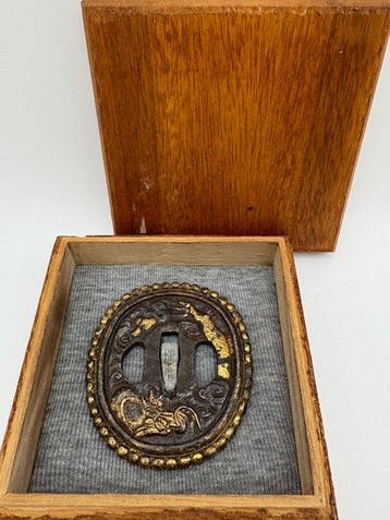 Draak en Wolken Tsuba - ijzer met goudinleg - Unsigned, Antiek en Kunst