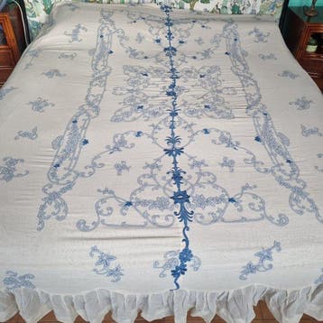 Textiel - 210 cm - 210 cm - handgeborduurd, Antiek en Kunst