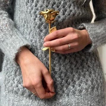 Mini urn roos, Kleine asbus rozen beeld, gratis bezorgd, Nieuw