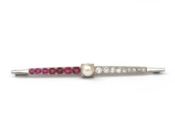 Een platina Art Deco brochette met parel, diamant en robijn, Gebruikt