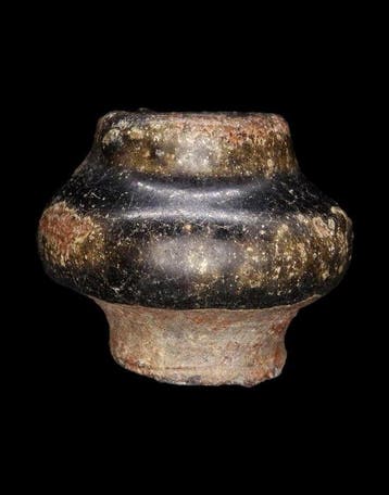 Oud-Khmer Sawankhalok-vaas met bruin glazuur -