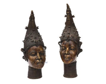Twee bronzen koppen, Benin, 20e eeuw