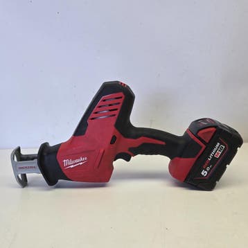 Milwaukee C18 HZ Compacte Reciprozaag 1-hand Incl. Accu, Doe-het-zelf en Verbouw, Gereedschap | Zaagmachines, Ophalen of Verzenden