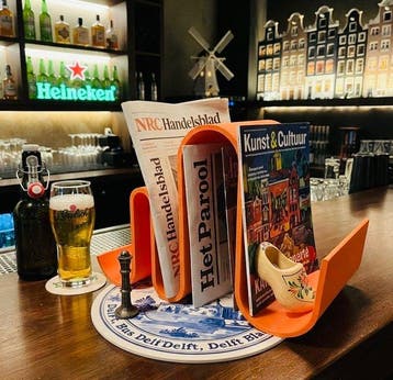 Tijdschriftenhouder - biopolymeer - Oranje krantenrek, Antiek en Kunst