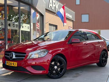Mercedes-Benz A-Klasse A180 1.6 Blue Efficiency 2013 Rood, Auto's, Keurmerk '100% Onderhouden', Alarm, Handgeschakeld, A-Klasse