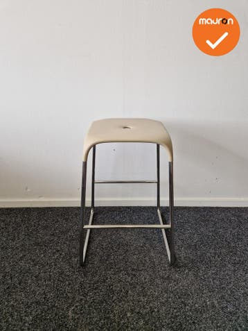 Barkruk - Design - Zandkleur - Chroom onderstel - zithoogte, Vergader- of Presentatieruimte, Ophalen of Verzenden, Gebruikt, Stoel