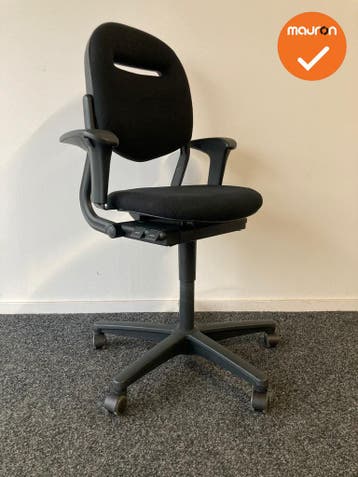 Ahrend 220 - 2D - bestaande zwarte stoffering - zwart voetkr, Werkplek, Ophalen of Verzenden, Gebruikt, Stoel