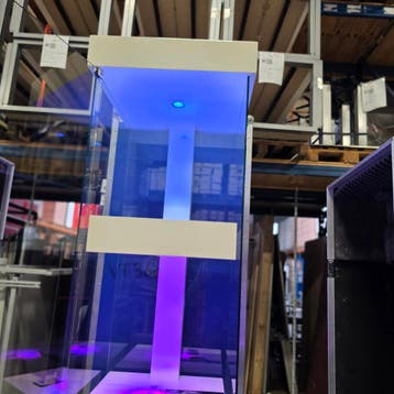 SUPERNETTE luxe glazen vitrinekast in flightcase met special, Ophalen of Verzenden, Nieuw