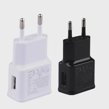Universele Dual USB Reisadapter EU Stekker 5V - Laad Al Je A, Verzenden, Nieuw