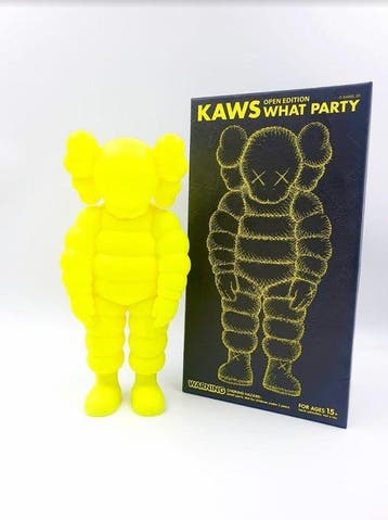 Kaws (1974) - NO RESERVE What Party Yellow 2020, Antiek en Kunst