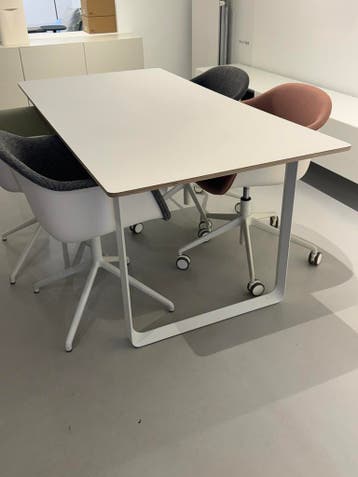 Muuto 70/70 eettafel wit 170x85 cm van €1649 voor €749,-, Ophalen, Scandinavisch design, 50 tot 100 cm, Zo goed als nieuw