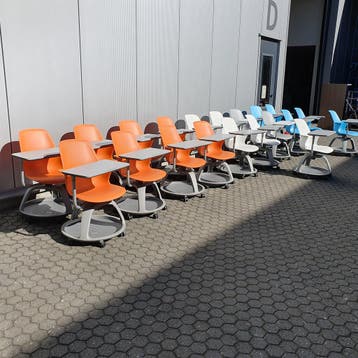 Steelcase Node ergonomische college stoel met werkblad - div, Huis en Inrichting, Stoelen, Ophalen of Verzenden, Nieuw