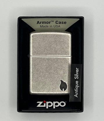 Zippo - Antique Silver Plate / Armor Case / Flame Emblem -, Nieuw