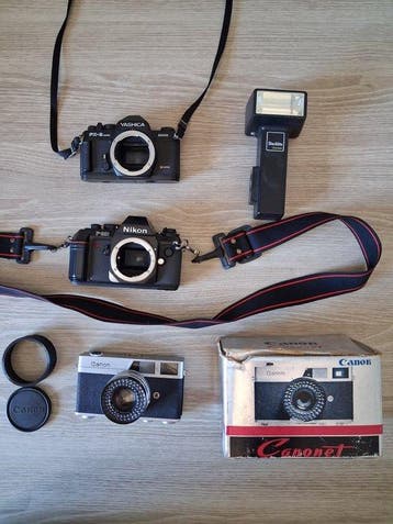 Yashica, Nikon, Canon Vintage Analog Camera Estate Lot -, Nieuw