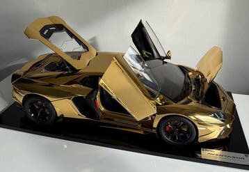 Pocher 1:8 - Modelauto - 24 Carat Gold-Plated Lamborghini, Nieuw