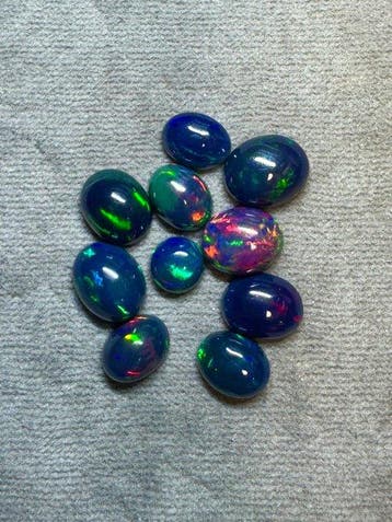 Set van 10 cabochons van zwarte Ethiopische opalen - 10,10