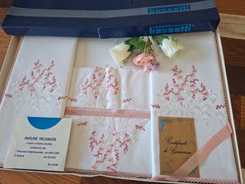 Elegant set voor een tweepersoonsbed met mooie roze, Antiek en Kunst