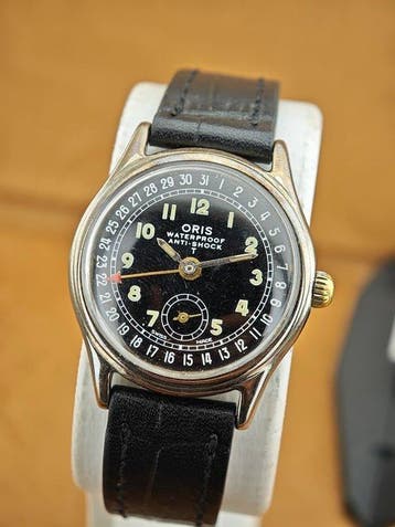 Oris - Pointer Date – Vintage Manual Winding – Black Dial –, Nieuw