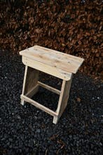 Handgemaakte Houten Kruk / Bijzettafel, Huis en Inrichting, Tafels | Bijzettafels, Minder dan 55 cm, Rustiek, Nieuw, Ophalen of Verzenden