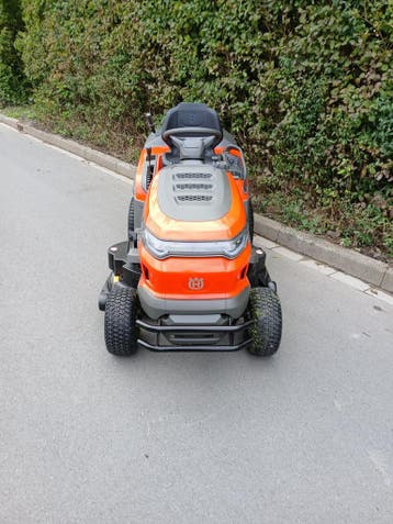 Husqvarna TC 220T demo maaier met 8 uur, Ophalen, Zo goed als nieuw, Mulchfunctie, 90 tot 120 cm