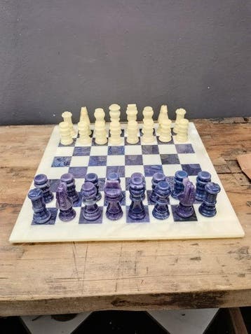 Schaakspel - alabaster, Antiek en Kunst