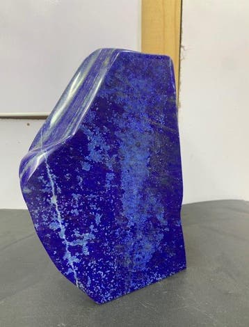 Natuurlijke lapis lazuli Vrije vorm - Hoogte: 21.5 cm -
