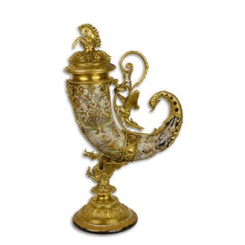 A BRONZE MOUNTED PORCELAIN CORNUCOPIA HORN (Interieur), Verzenden, Nieuw