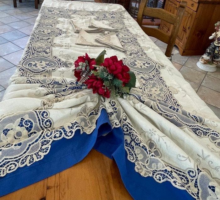 Pizzo Tombolo “Cantù” e ricami fatti a mano - Absolute, Antiek en Kunst, Antiek | Kleden en Textiel