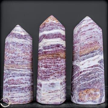 Exclusieve aardbeiquarts-obelisk-set – Drie unieke, Verzamelen